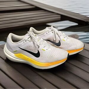 Nike Zoom Winflo 10 Women's White Running Shoes Size 8.5M
